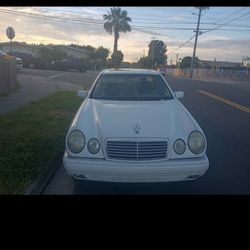 1998 Mercedes E320