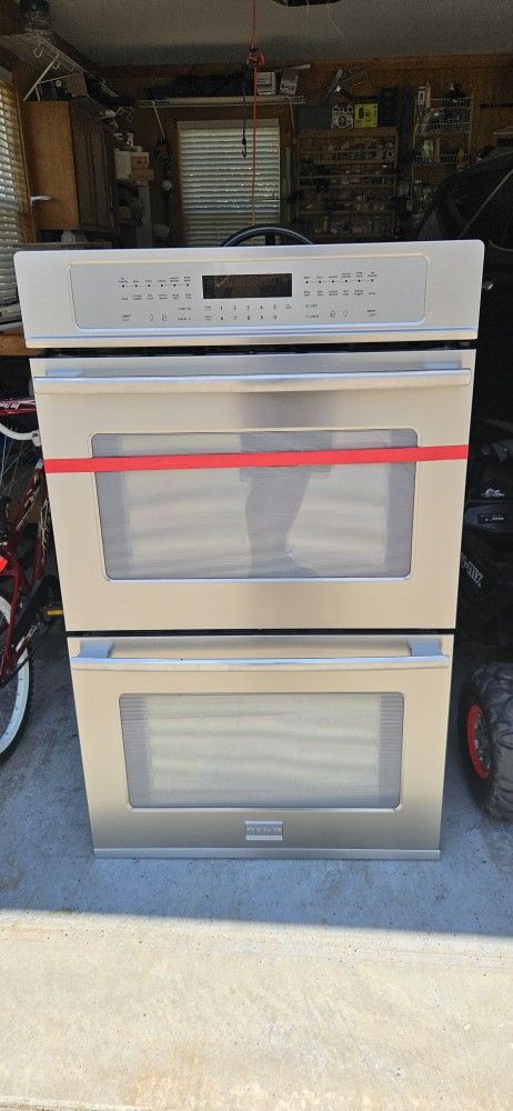 Double Oven frigidaire fpet3085kfb