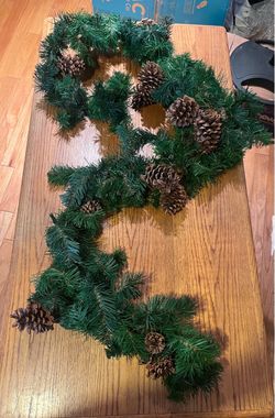 Artificial Christmas Garland with Pine Cones