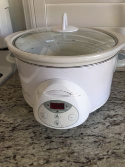 Crock pot slow cooker in excellent shape like new used once,
