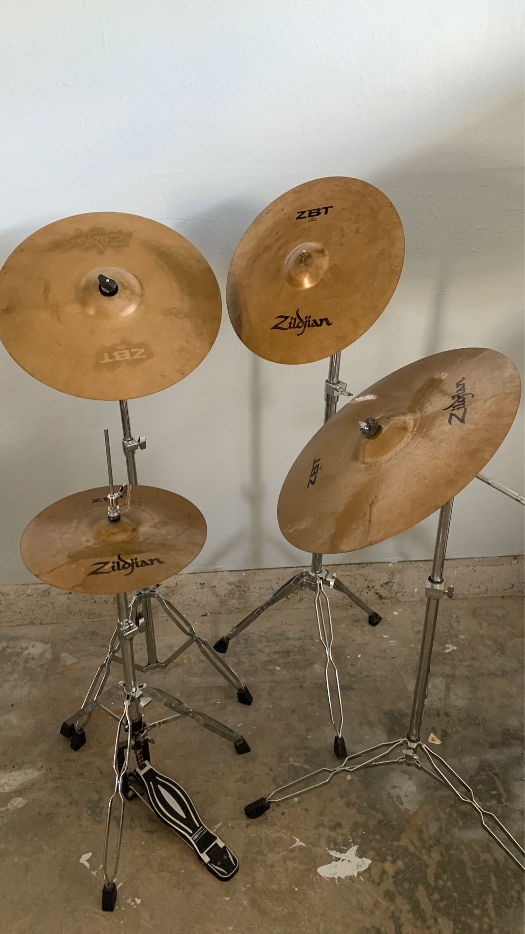 Classic Zildjian ZBT Cymbal Pack with Stands! 250 for Sale in Moreno