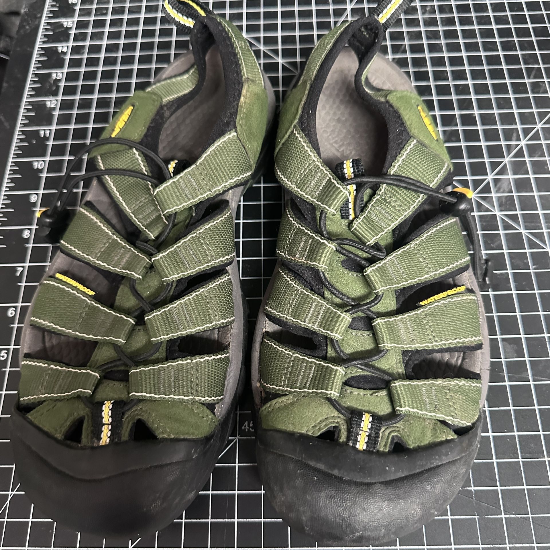 Keen Water Shoes Women’s Size 8