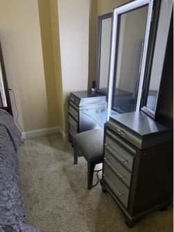 Queen seize Bed frame and vanity set