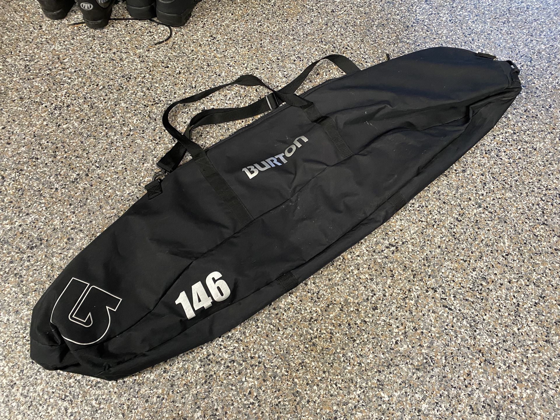 Small Size Burton Snowboard Carry / Travel Bag (146cm) 