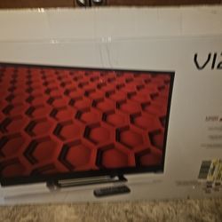  Vizio 28" E-Series LED HDTV