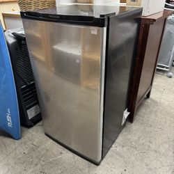 Frigidaire Mini Fridge, Compact Refrigerator
