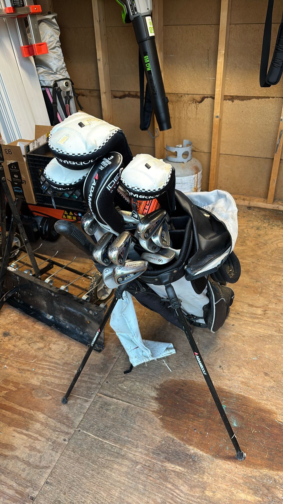 Adam’s Golf Clubs No Putter