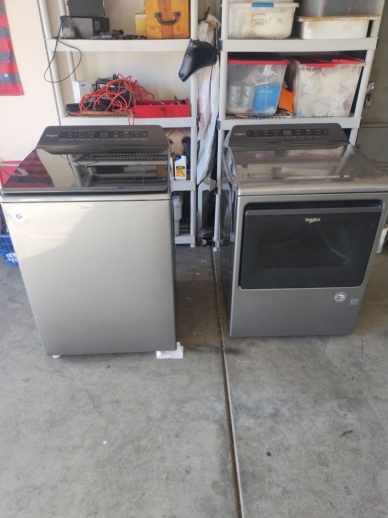High-end Bigger Captivity Washer And Dryer Set 2 Years Old The Washer Needs A Part To Make It Spin The Dryer Works Perfectly