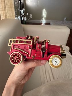 Vintage Breeze Collection Fire Truck Clock