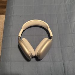 AirPod Max White And Silver