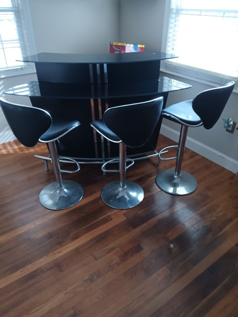 Bar With 4 Piston Stools