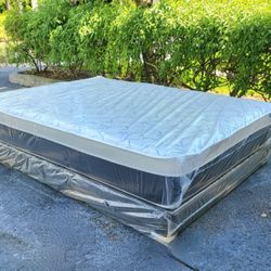 NEW QUEEN PILLOW TOP MATTRESS AND BOX SPRING ‐ 2PCS