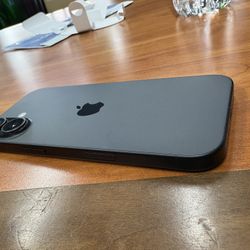 iPhone 16 128gb Factory Unlocked With 100% Battery Health And Original Apple Silicone Case 