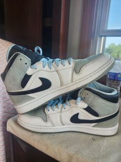 Lightly used Jordan 1 Mid SE
Ice Blue (10 in men)