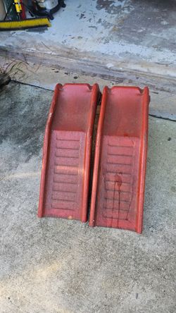 Red Plastic Car Ramps – Set of 2