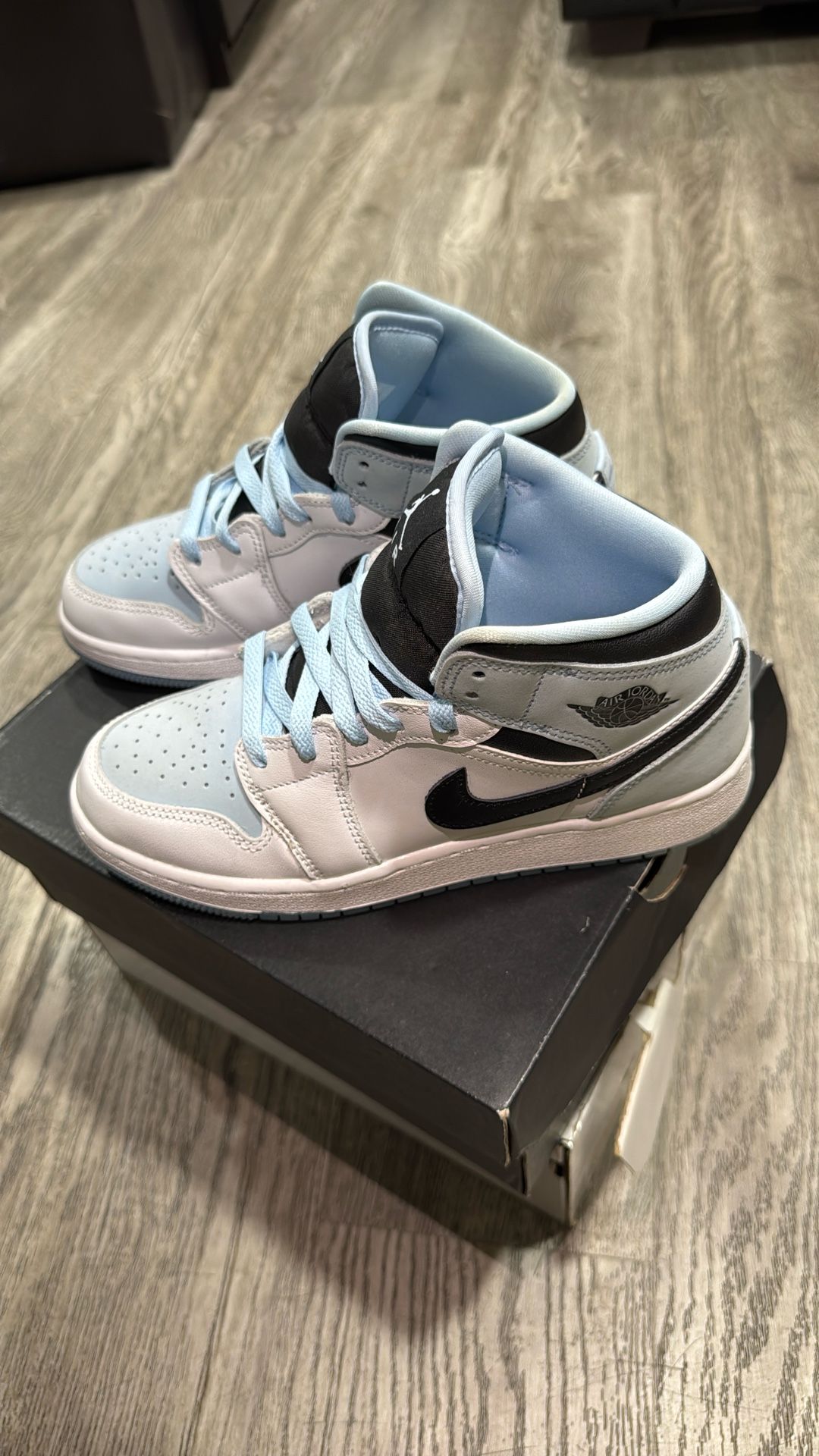 Air Jordan 1 Mid Se