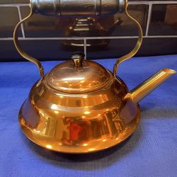Beautiful Coppercraft Guild copper kettle with wooden handle