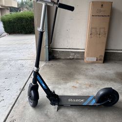 Razor Scooter - Almost New