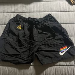 Nike ACG Be True Pride Woven Trail Shorts Men’s Size S Black CZ9136-010