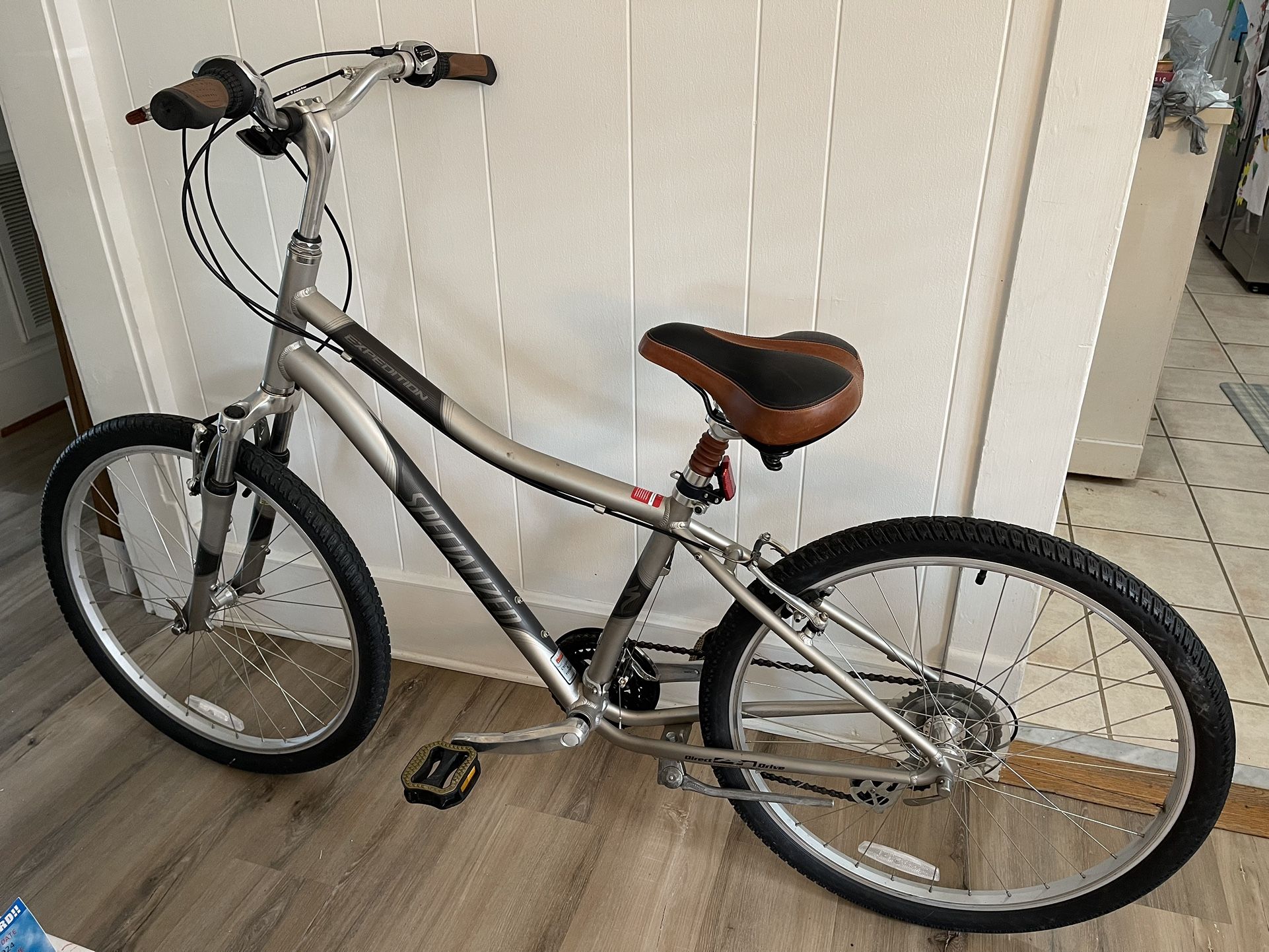 Large SPECIALIZED Expedition Aluminum Comfort Commuter Utility Bike