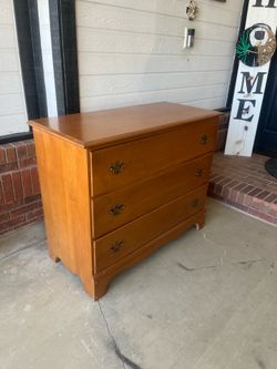 Dresser like new works good
