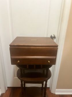 Vintage Pacific Silvercloth Silverware Flatware Monogram Chest Good Shape. Used in good condition with some cosmetic blemishes. There are scratches an