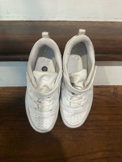 Like new Nike Girl sneakers  Size 2.5Y