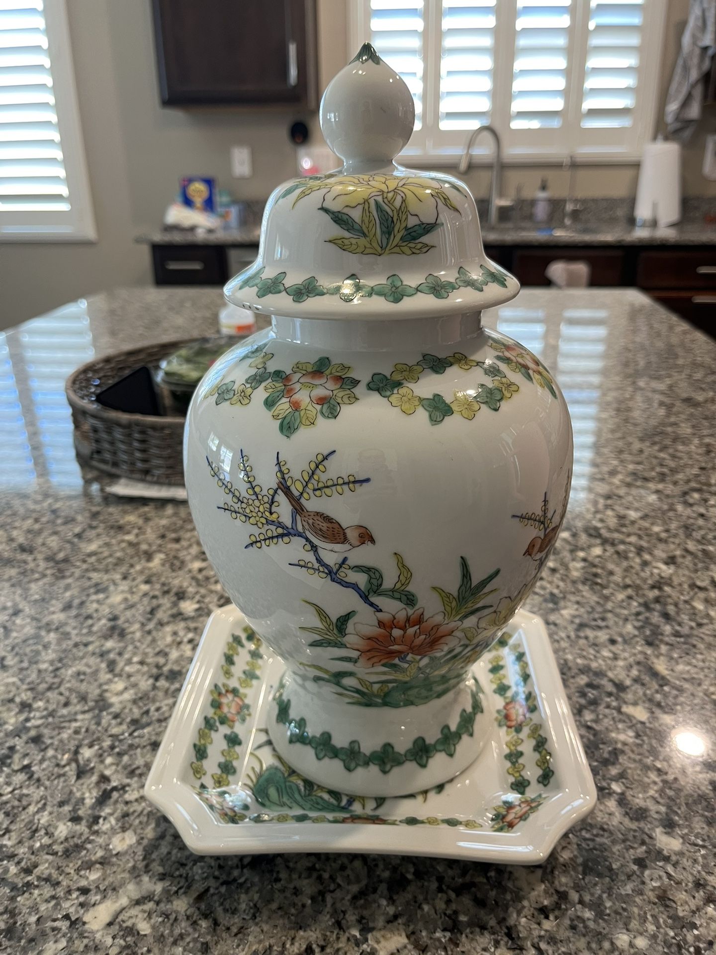 Japanese’s Porcelain Jar with Lid 