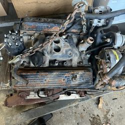 350 Small Block Chevy Motor Running