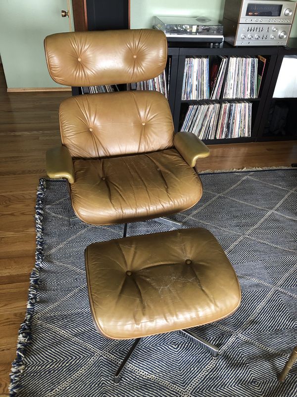 Eames Lounge and Ottoman Replica/Knock Off for Sale in