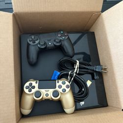 PS4 And Controllers 