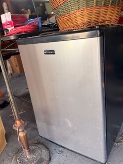 Fridge small Emerson 50w good working condition