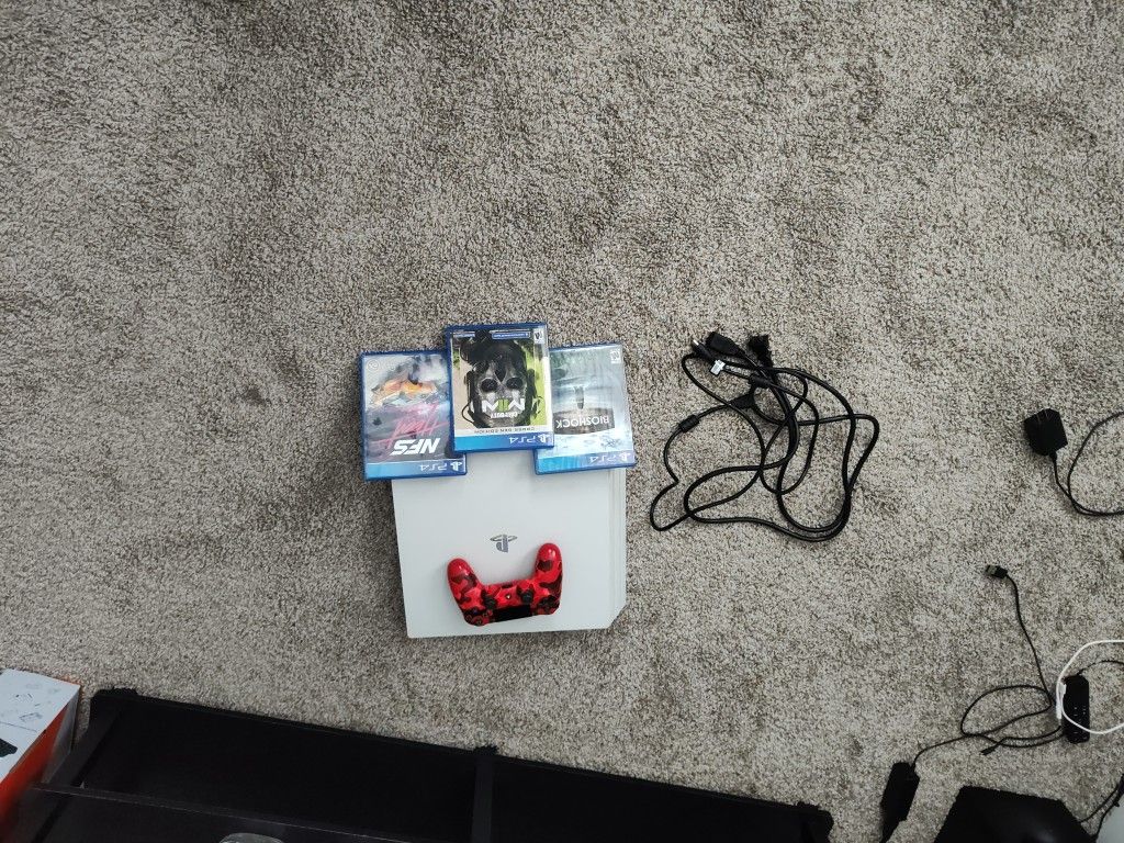 Play Station 4 Pro White