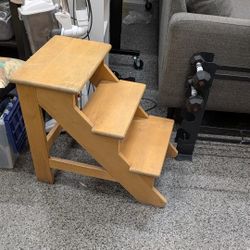 Ethan Allen Step Stool. Located In The City Of Orange 🍊