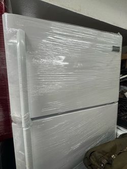 Frigidaire Apartment Size Refrigerator