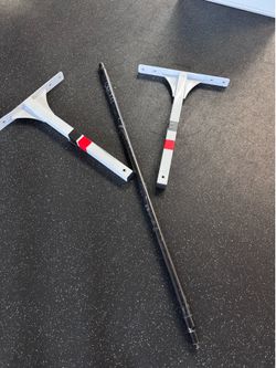 Wall or ceiling mount pull up bar