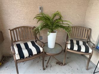 Patio 2 chairs and table