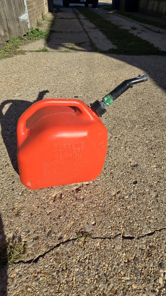 2.5 Gallon Gas Can