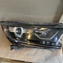 2017-2022 Honda CR-V Right Headlight 