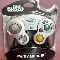 NEW. Old Skool Dual Analog Controller for Nintendo Game Cube & Wii - Silver. 