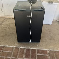 Mini Fridge 