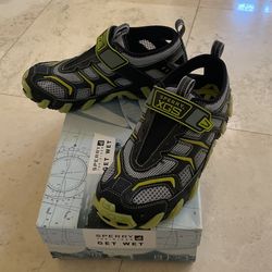 Sperry Kids Water Shoes 3.5 M (new)