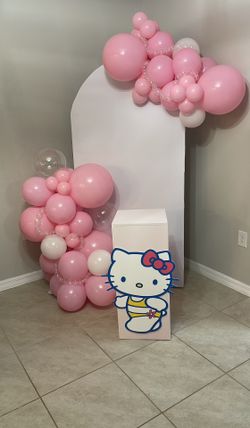 Balloons Garland And Hello Kitty Prop