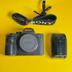 Sony A7 III Full Frame Camera - Only 800 Shutter + Box - Like New