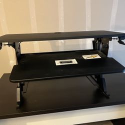 Pneumatic standing desk converter