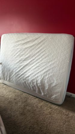 Full Size Mattress $90