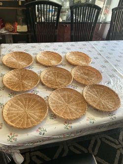 Set of 8 Wicker Paper Plate Holders