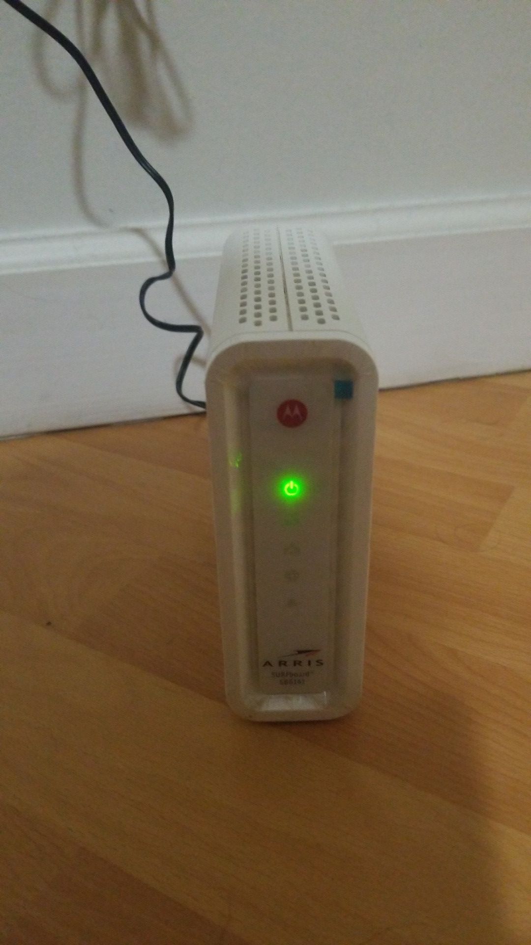 Motorola SURFboard SB6141 DOCSIS 3.0 Cable Modem (White) - Works with Comcast!
