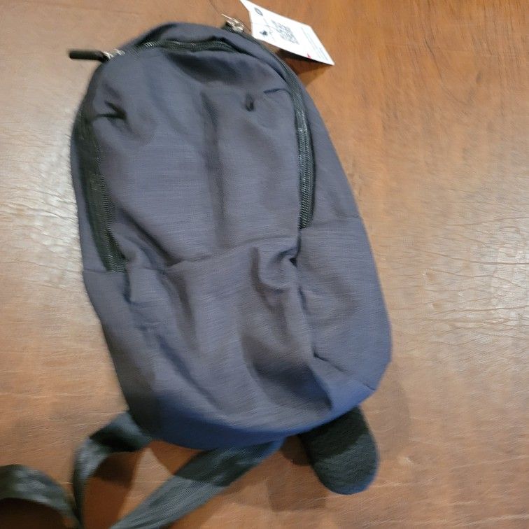Swiss digital design Brazen Crossbody bag with RFID protection. New,
with tags. Scan the QR code to discover all its features. RFID
protection, key