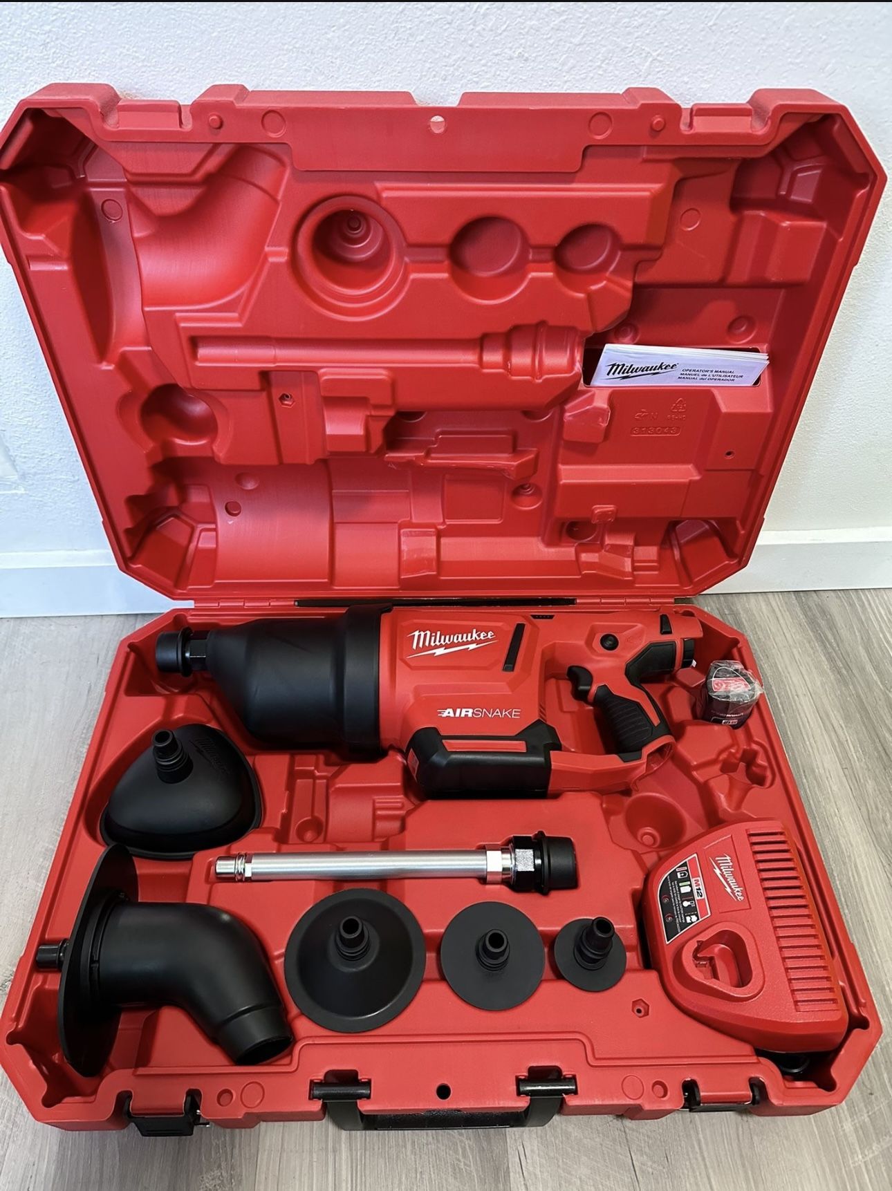 Milwaukee M12 12V Cordless Drain Cleaning Airsnake Air Gun Kit with (1) 2.0Ah Battery, Toilet Attach